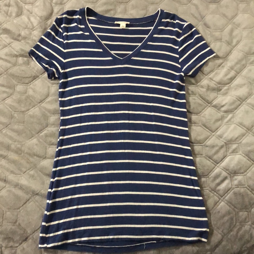 ZENANA BLUE & WHITE STRIPE VNECK TSHIRT SIZE L